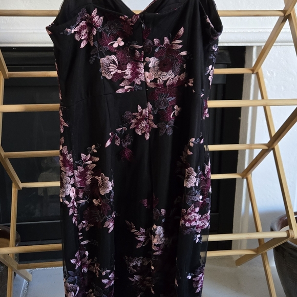 SOLD Guess Dress - Picture 2 of 7